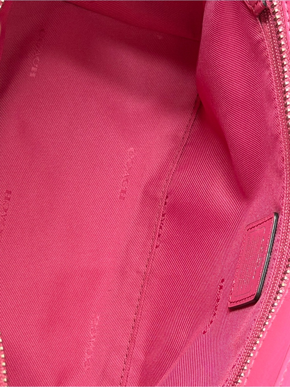 Coach Swagger - Picture 9 of 12